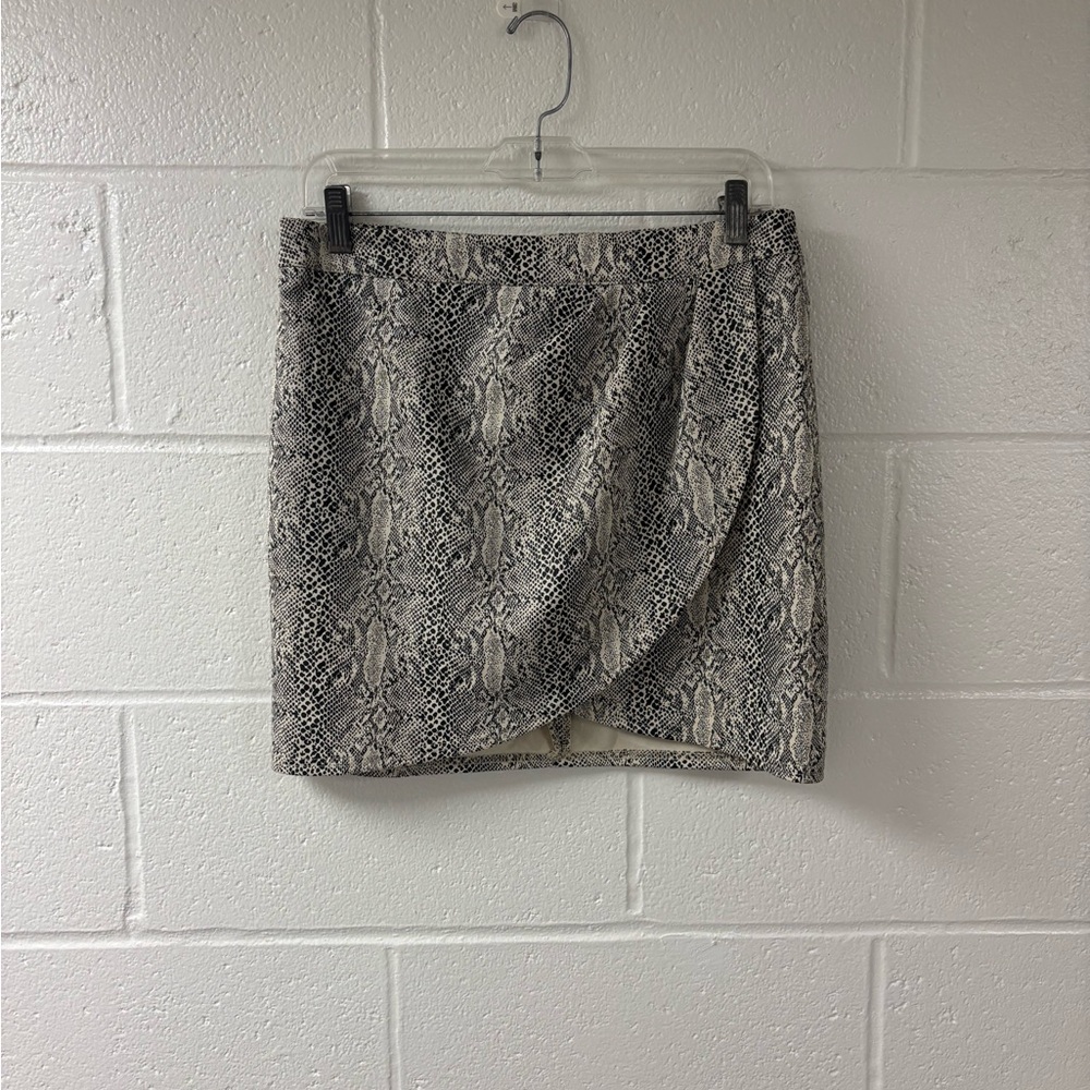 Altar'd State Black and Gray Snake Print Mini Skirt Size Large